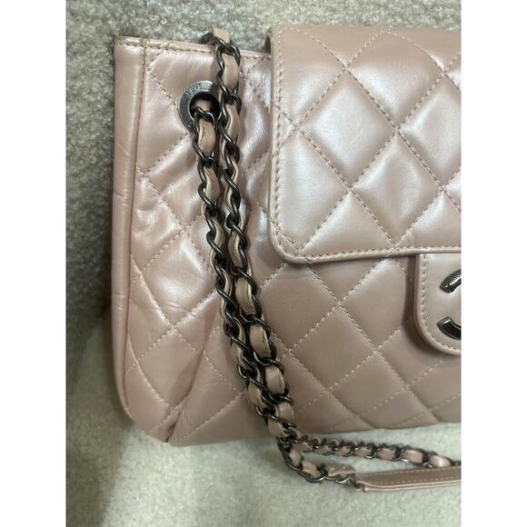 Chanel Accordion Flap Bag in Blush Pink Glazed Calfskin - Picture 2 of 6